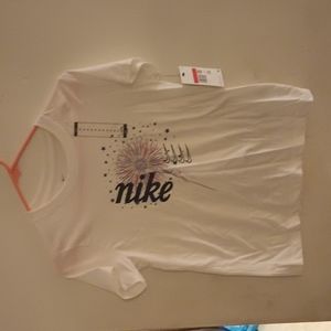 Girls white Nike t-shirt